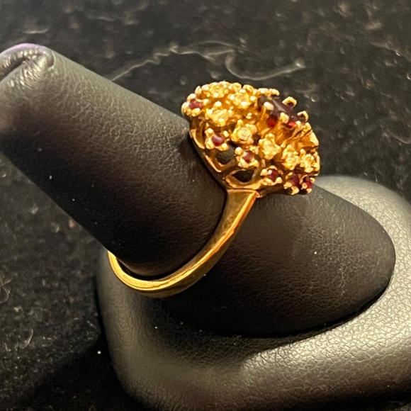 Stunning Vintage 14K HGE Lind Ring with Ruby Red Faux Gemstone - Floral Design - Picture 4 of 7